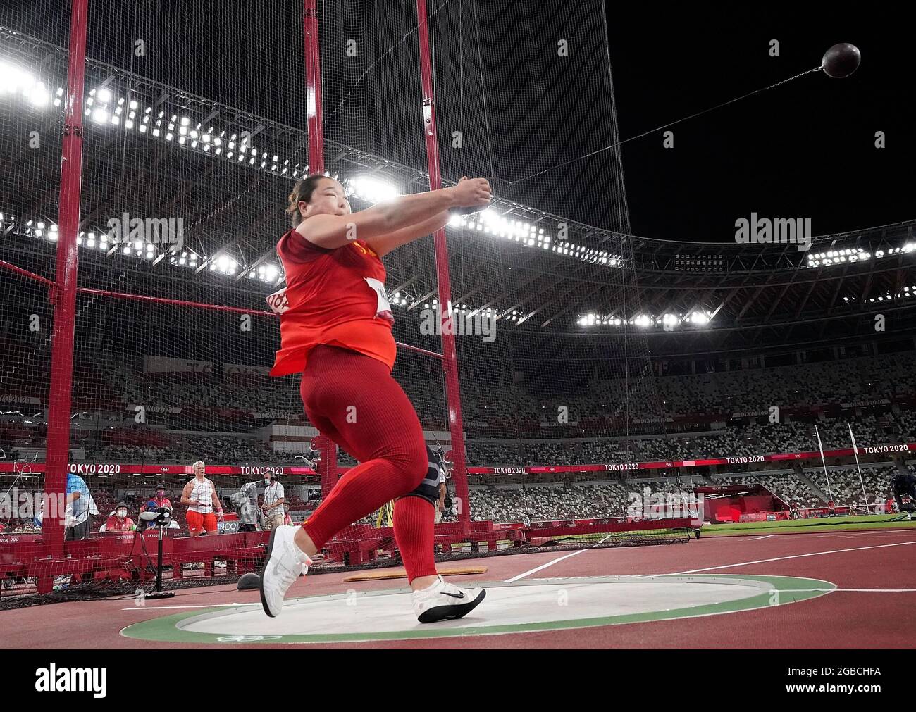(210803) -- TOKYO, 3 agosto 2021 (Xinhua) -- Wang Zheng della Cina compete durante la finale di lancio del martello della donna ai Giochi Olimpici di Tokyo 2020 a Tokyo, Giappone, 3 agosto 2021. (Xinhua/Wang Lili) Foto Stock