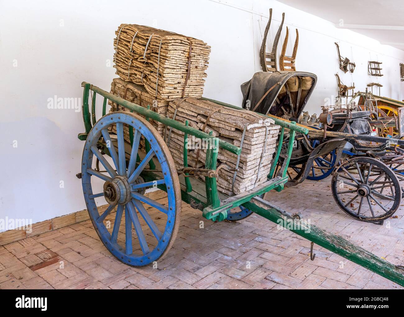 Mostre di carri artigianali vintage trainati da cavalli al museo Sao Bras de Alportel algarve portugal Foto Stock