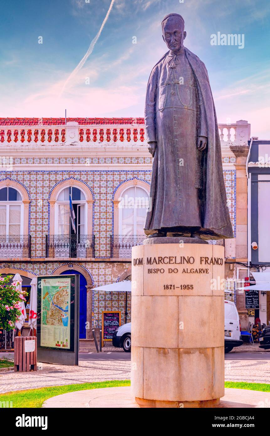 Statua di Dom Marcelino Franco vescovo di Allgarve 1871 - 1955 detenuto la carica di vescovo 35 anni dal 1920 - 1955. Trovato nel Jardim da Alagoa, Pr Foto Stock