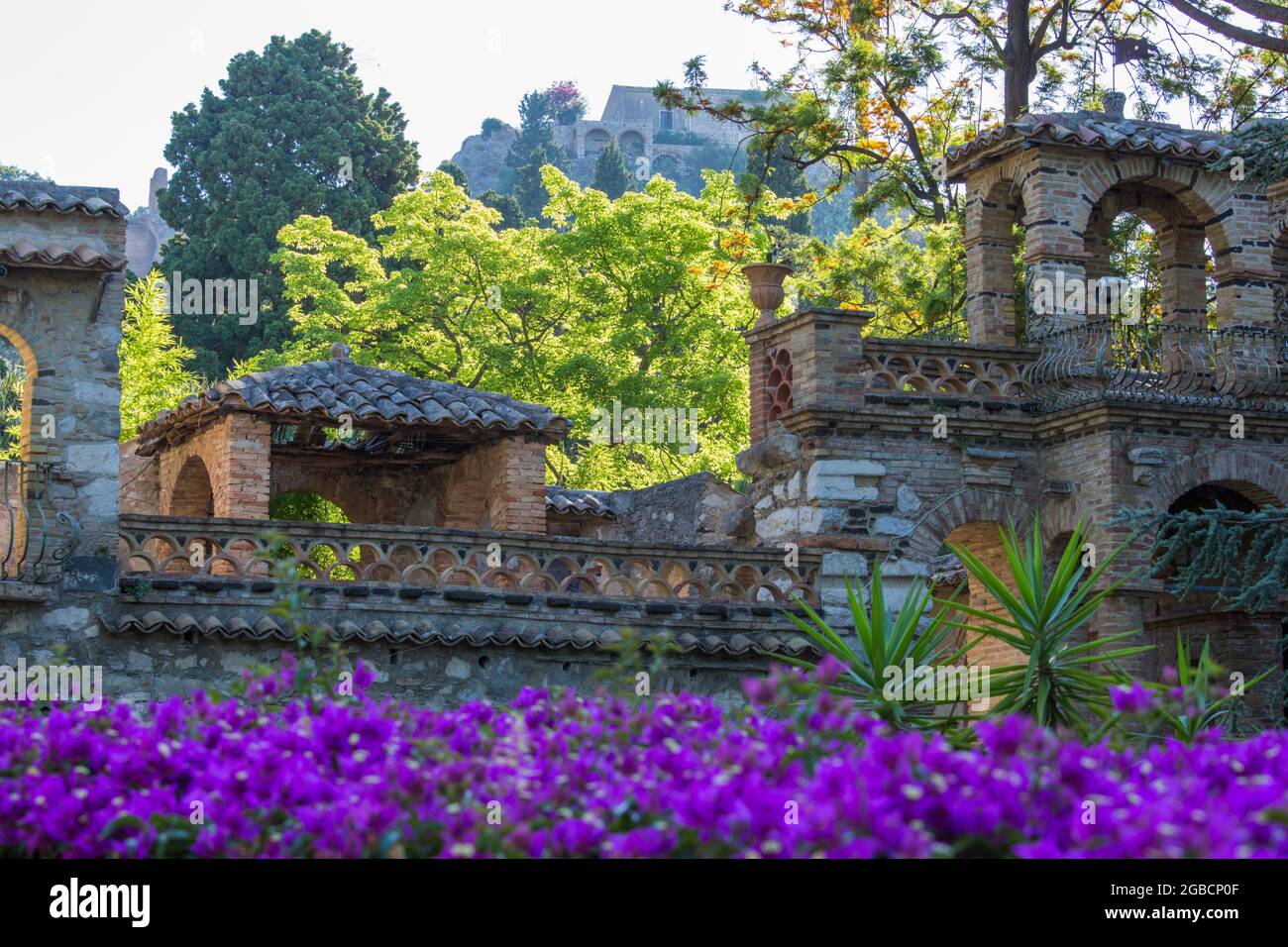 Casa, balcone, fiori, Taormina, Sicilia, Italia, Europa Foto stock - Alamy