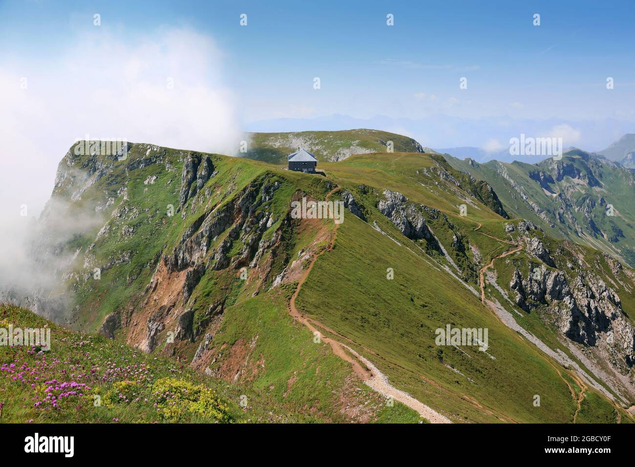 Il rifugio Reichenstein si trova a pochi metri sotto la cima dell'Eisenerzer Reichenstein (2165 m). È un punto di controllo dell'Austria Nord-Sud lo Foto Stock