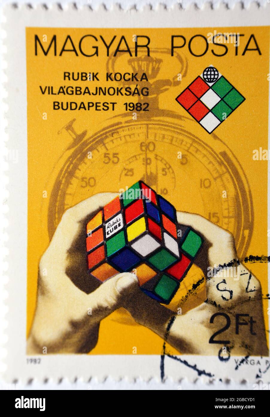 Un francobollo dell'Ungheria in commemorazione del primo campionato internazionale per l'Assemblea del cubo di Rubik, Budapest, 5 giugno, circa 1982 Foto Stock