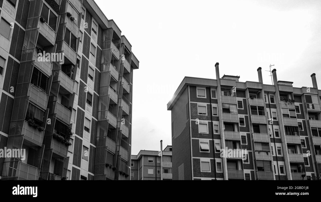 Edifici suburbani di Rozzano, Milano, Lombardia, Italia. Foto Stock