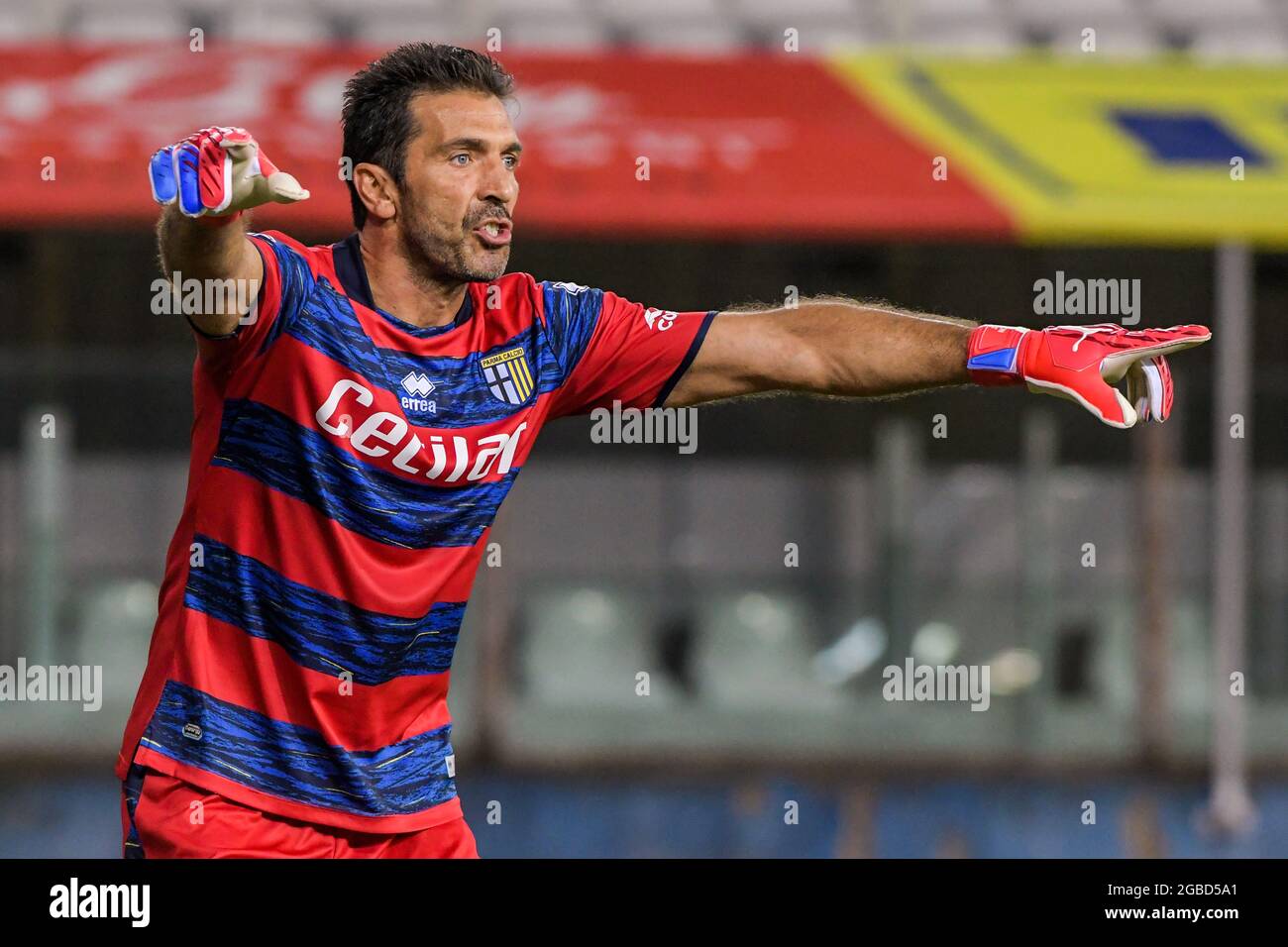 Gianluigi Buffon portiere di Parma Calcio 1913 durante la amichevole partita tra Parma Calcio 1913 e Sassuolo allo Stadio Ennio Tardini a Parma. (Foto di massimo Morelli/Pacific Press) Foto Stock