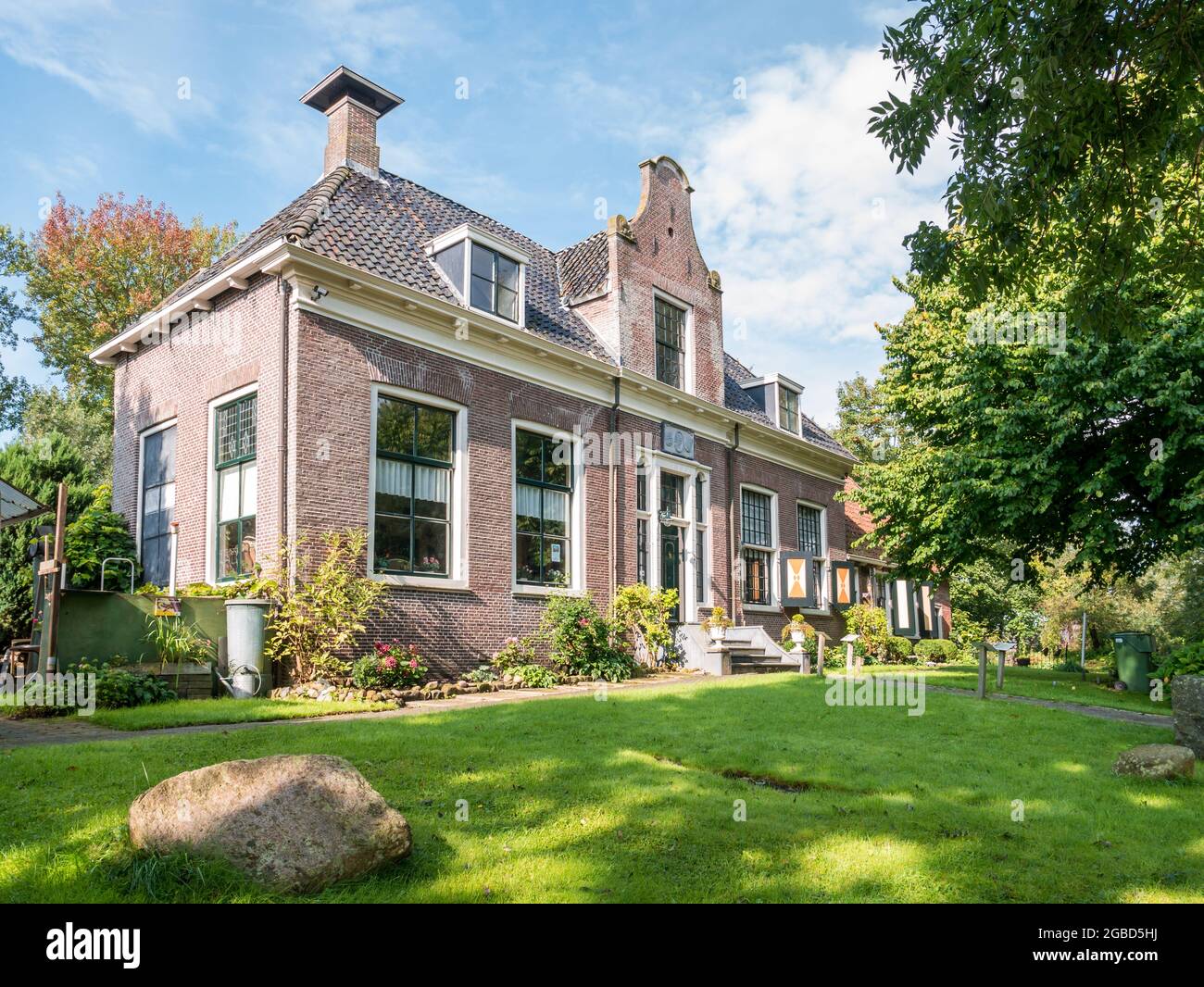 Casa Roordastate nel villaggio di Wergea a Leeuwarden, Friesland, Paesi Bassi Foto Stock