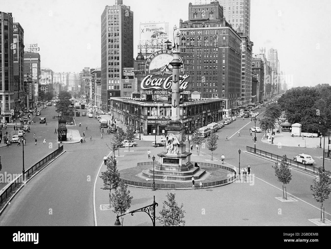 Columbus Circle guardando a nord, Broadway a sinistra, Central Park West a destra, New York City, New York, USA, Angelo Rizzuto, Agosto 1952 Foto Stock