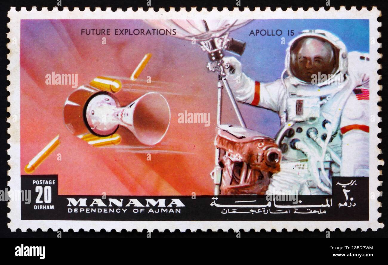 MANAMA - CIRCA 1972: Un francobollo stampato nel Manama, Bahrain mostra astronauta e antenna radar, Apollo 15, Missione alla Luna, circa 1972 Foto Stock