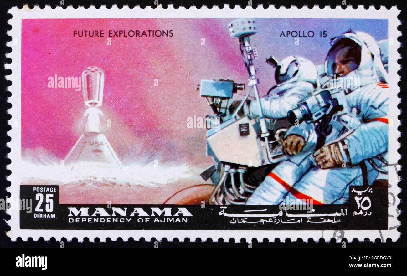 MANAMA - CIRCA 1972: Un francobollo stampato nel Manama, Bahrain mostra astronauta con fotocamera, Apollo 15, Missione alla Luna, circa 1972 Foto Stock