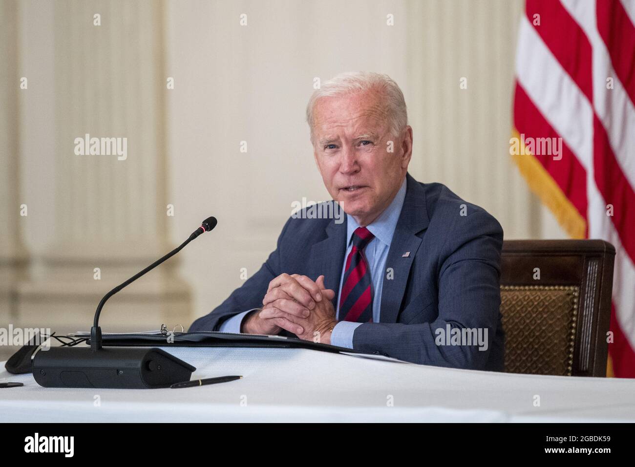 Washington, Stati Uniti. 3 agosto 2021. Il presidente AMERICANO Joe Biden incontra i leader della comunità latina per discutere la sua agenda economica, la riforma dell'immigrazione e la necessità di proteggere il diritto di voto nella Sala da pranzo dello Stato della Casa Bianca a Washington, DC martedì 3 agosto 2021. Foto di Shawn Thew/UPI Credit: UPI/Alamy Live News Foto Stock