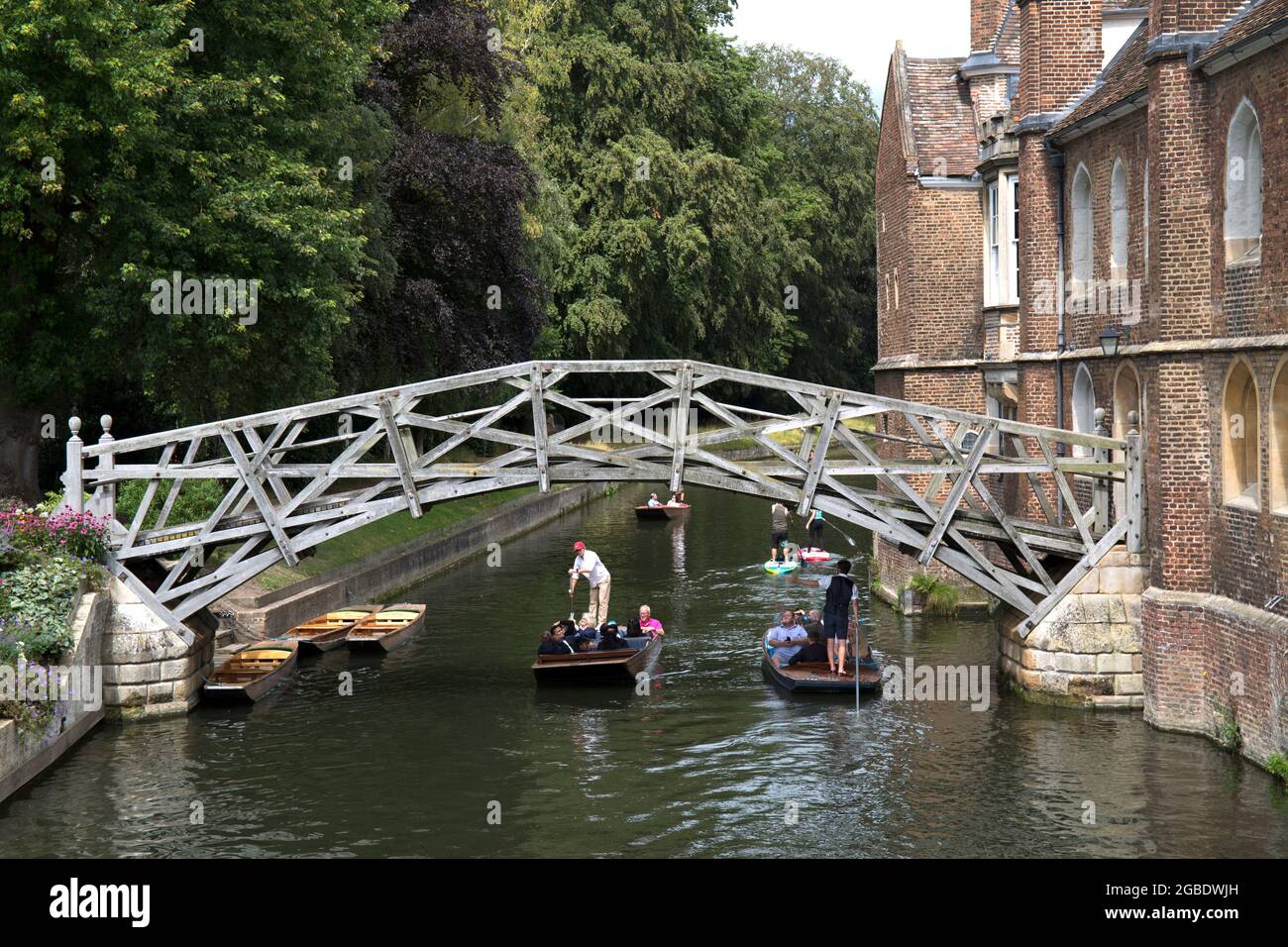 Punts Mathematical Bridge The Backs River Cam Cambridge Foto Stock