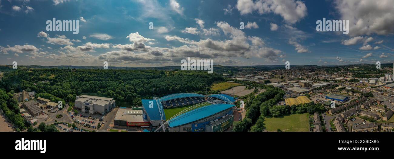 Drone aereo della città di Huddersfield Foto dall'Air John Smith Stadium West Yorkshire Foto Stock