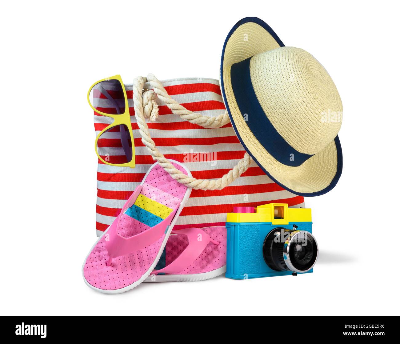 Borsa da spiaggia con accessori isolato su bianco Foto Stock