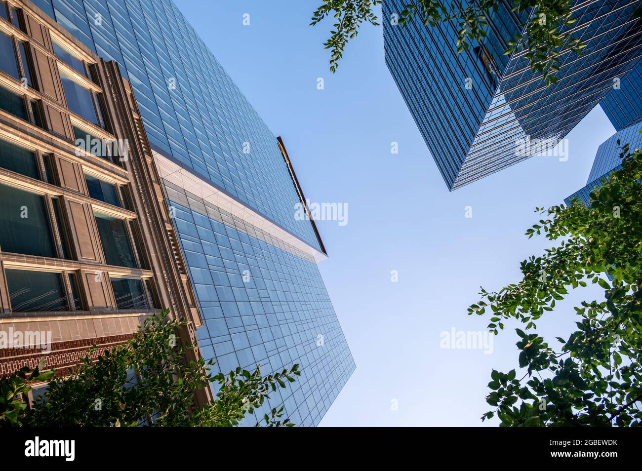 Edmonton, Alberta - 30 luglio 2021: Vista in elevazione degli uffici del centro di Edmonton. Foto Stock