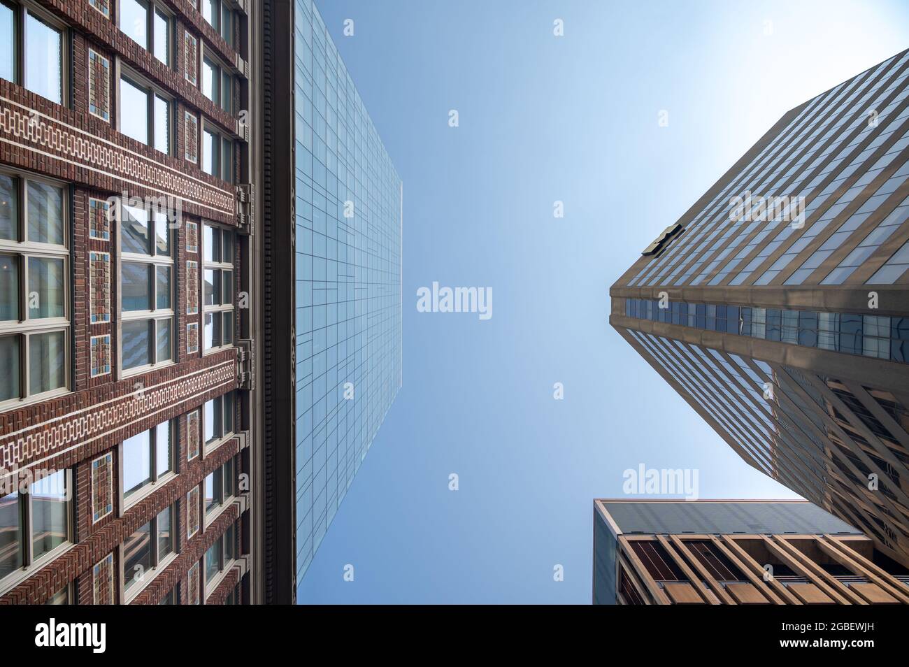 Edmonton, Alberta - 30 luglio 2021: Vista in elevazione degli uffici del centro di Edmonton. Foto Stock