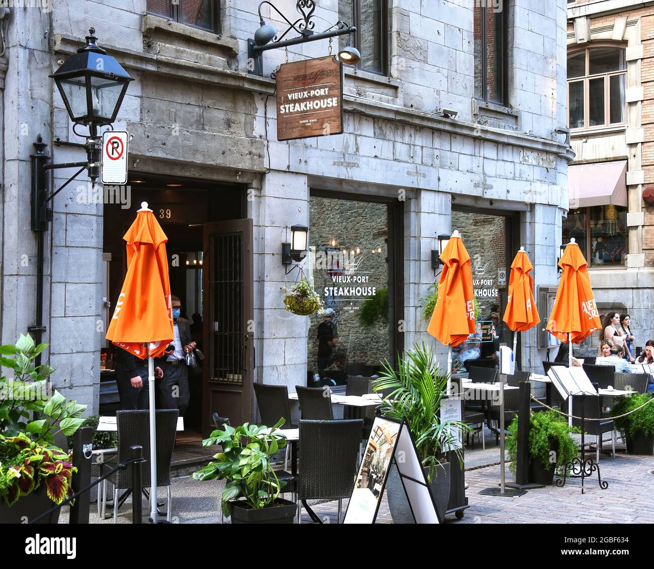 Montreal, Canada - 31 luglio 2021: Il Vieux-Port (Old Port) Steakhouse su Rue Saint-Paul e nella vecchia Montreal. Foto Stock