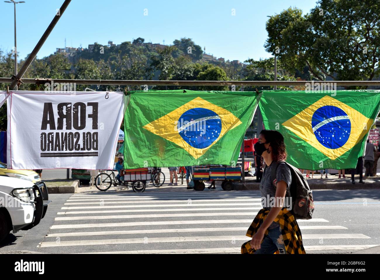 Brasile, Rio de Janeiro – 24 luglio 2021: I manifestanti sono tornati nelle strade chiedendo l'impeachment del presidente brasiliano di estrema destra Jair Bolsonaro Foto Stock