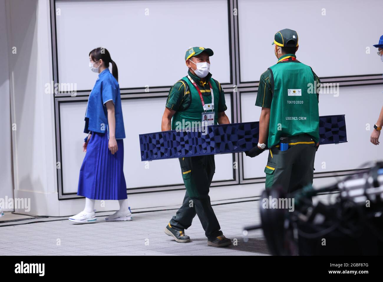 Tokyo, Giappone. 24 luglio 2021. Vista generale Shooting - Clay : Yamato il personale addetto al trasporto si prepara alla cerimonia della Medaglia durante i Giochi Olimpici di Tokyo 2020 al poligono di tiro Asaka a Tokyo, Giappone . Credit: YUTAKA/AFLO SPORT/Alamy Live News Foto Stock