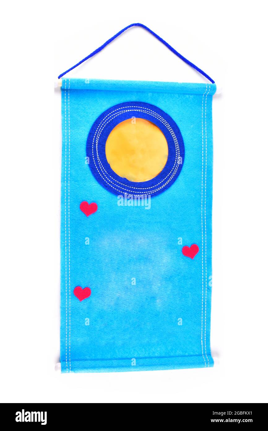 Bianco Sky Blue Scroll isolato su sfondo bianco con Clipping Path, vuota lettera d'amore Foto Stock