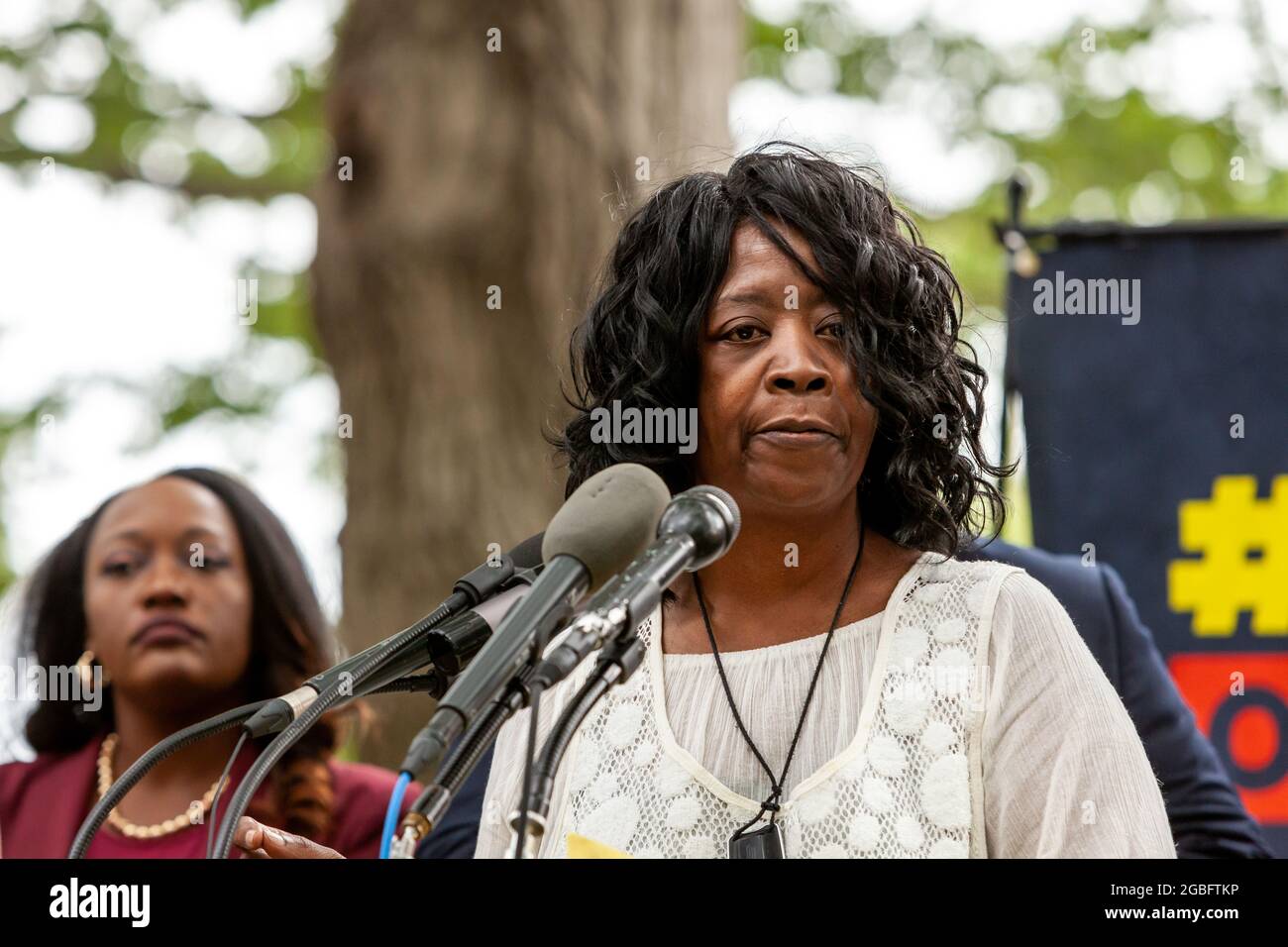 Washington, DC, USA, 3 agosto 2021. Nella foto: Il rappresentante di Missispi Omeria Scott parla alla recinita può attendere la protesta contro il Campidoglio degli Stati Uniti. 150 senatori di stato e rappresentanti di 30 stati hanno partecipato al raduno per dimostrare il loro sostegno, compresi i texani democratici che hanno rotto il quorum per impedire il passaggio delle restrizioni di voto nel loro stato. Credit: Alison Bailey / Alamy Live News Foto Stock