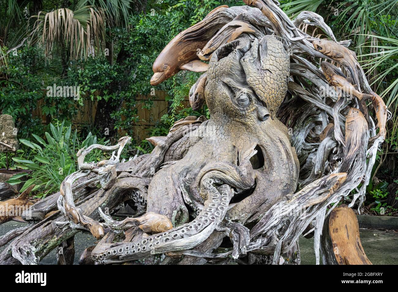 Ocean Exodus driftwood scultura alla Baliker Gallery di Palm Coast, Florida, dell'artista locale Paul Baliker. (STATI UNITI) Foto Stock