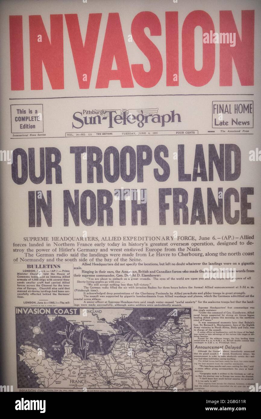 Inghilterra, Hampshire, Portsmouth, Southsea, il D-Day Story Museum, Front Page del giornale di Pittsburgh Sun-Telegraph datato martedì 6 giugno 1944 Re Foto Stock