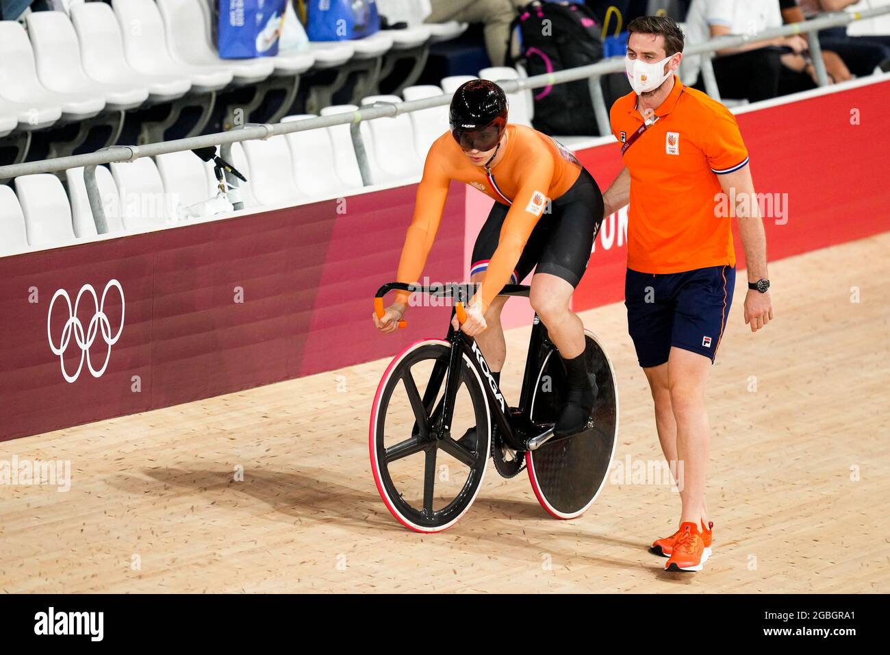 Tokyo, Giappone. 04 agosto 2021. TOKYO, GIAPPONE - 4 AGOSTO: Harrie Lavreysen dei Paesi Bassi in gara sulle finali maschili Sprint 1/32 durante i Giochi Olimpici di Tokyo 2020 al Velodrome di Izu il 4 agosto 2021 a Tokyo, Giappone (Foto di Yannick Verhoeven/Orange Pictures) NOCNSF Credit: Orange Pics BV/Alamy Live News Foto Stock