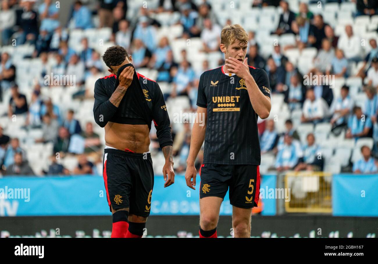 Malmo, Svezia. 3 agosto 2021. Connor Goldson (6) e Filip Helander (5) del Rangers FC hanno visto durante la partita di qualificazione della Champions League tra il Malmö FF e il Rangers FC all'Eleda Stadion di Malmö. (Photo Credit: Gonzales Photo/Alamy Live News Foto Stock