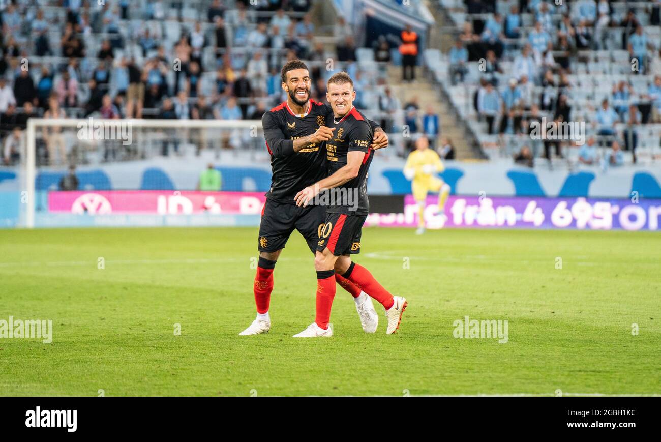 Malmo, Svezia. 3 agosto 2021. Steven Davis (10) del Rangers FC segna per 2-1 nel tempo straordinario e celebra con Connor Goldson (6) durante la partita di qualificazione della Champions League tra Malmö FF e Rangers FC all'Eleda Stadion di Malmö. (Photo Credit: Gonzales Photo/Alamy Live News Foto Stock