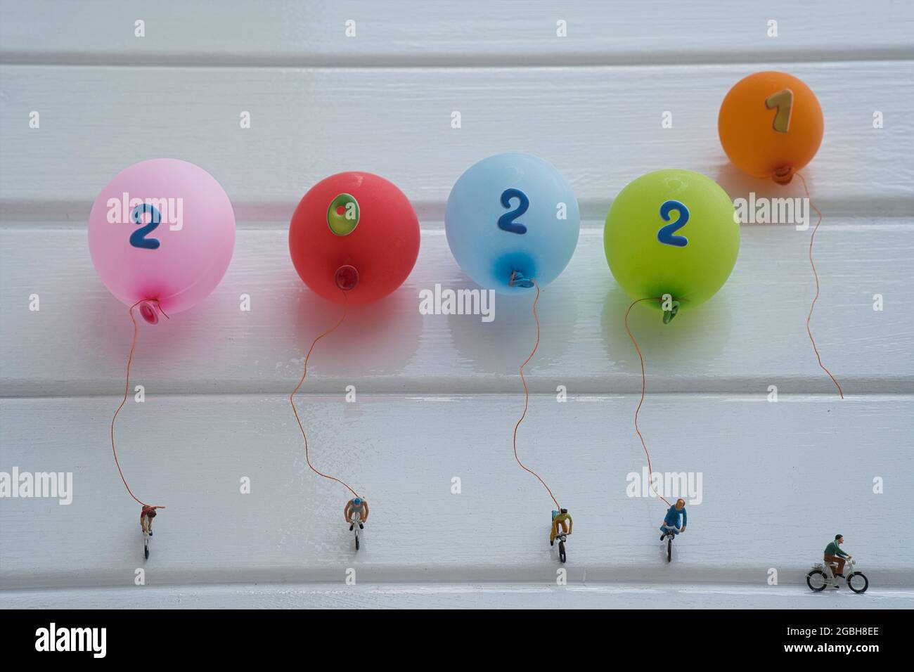 Bunte Ballons zum Jahreswechsel 2021 zu 2022 Foto Stock
