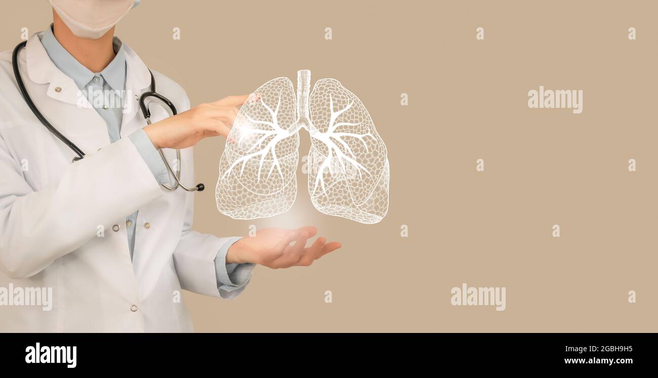 Medico femminile che tiene i polmoni virtuali in mano. Organo umano Handrawn, spazio copia sul lato destro, colore beige. Assistenza sanitaria ospedaliera Foto Stock