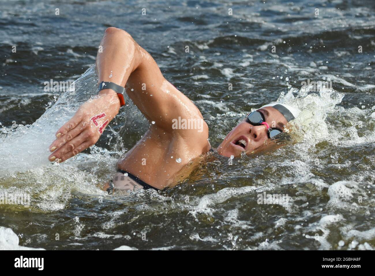 Tokyo, Giappone. 04 agosto 2021. Lara Grangeon (fra) compete sui 10 km delle donne durante i Giochi Olimpici Tokyo 2020, Maratona nuoto, il 4 agosto 2021 al Parco Marino Odaiba a Tokyo, Giappone - Foto Yoann Cambefort/Marti Media/DPPI Credit: Agenzia indipendente di Foto/Alamy Live News Foto Stock