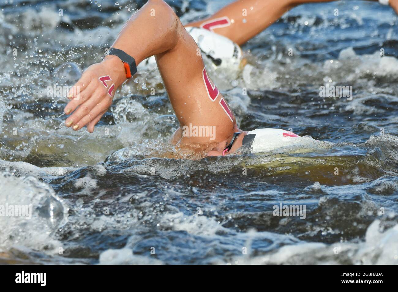 Tokyo, Giappone. 04 agosto 2021. Lara Grangeon (fra) compete sui 10 km delle donne durante i Giochi Olimpici Tokyo 2020, Maratona nuoto, il 4 agosto 2021 al Parco Marino Odaiba a Tokyo, Giappone - Foto Yoann Cambefort/Marti Media/DPPI Credit: Agenzia indipendente di Foto/Alamy Live News Foto Stock