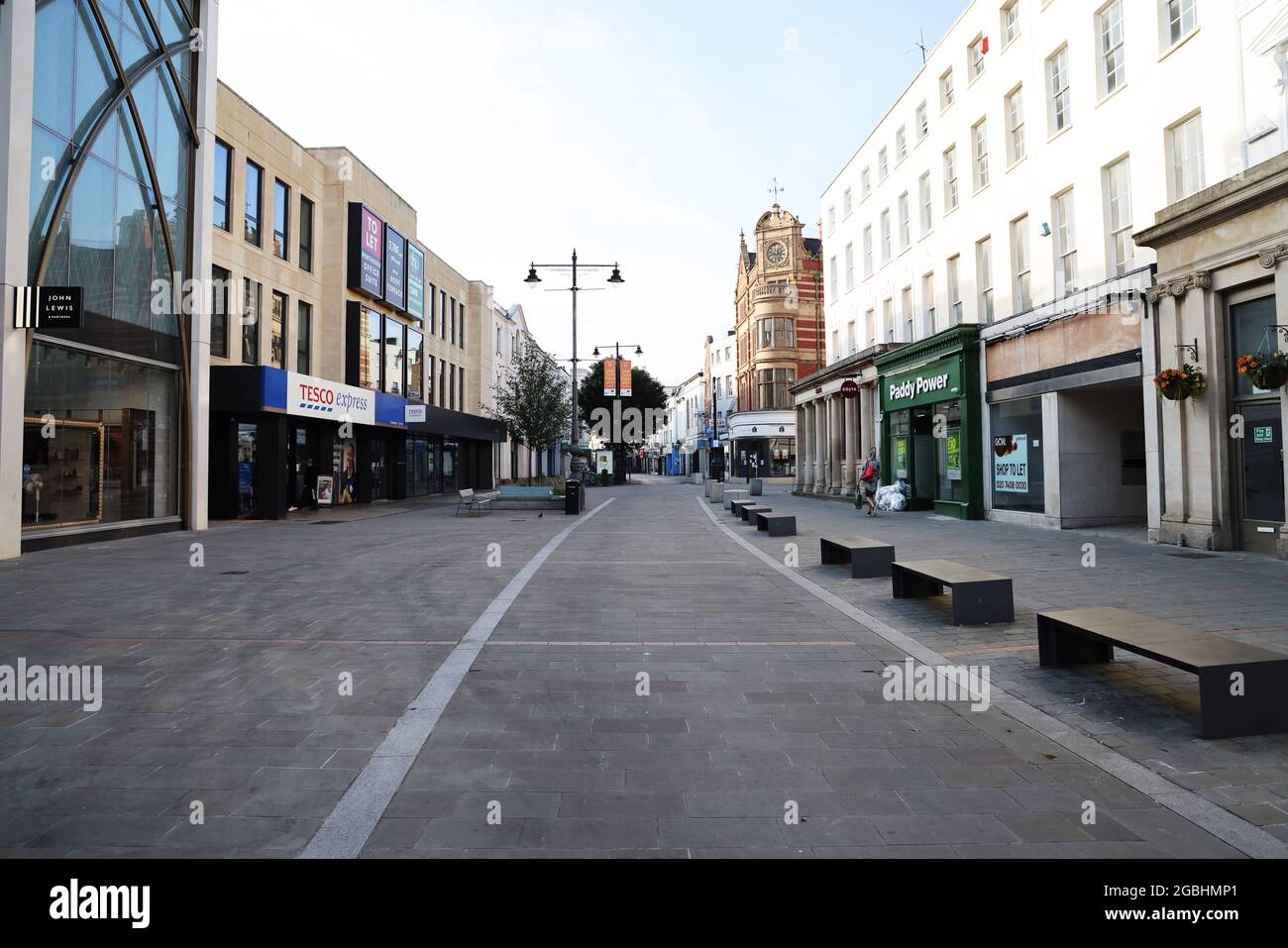 John Lewis & Partners, High Street, Cheltenham - 7.8.2021 immagine di Antony Thompson - Thousand Word Media, NO SALES, NO SYNDICATION. Contatto per la promozione Foto Stock