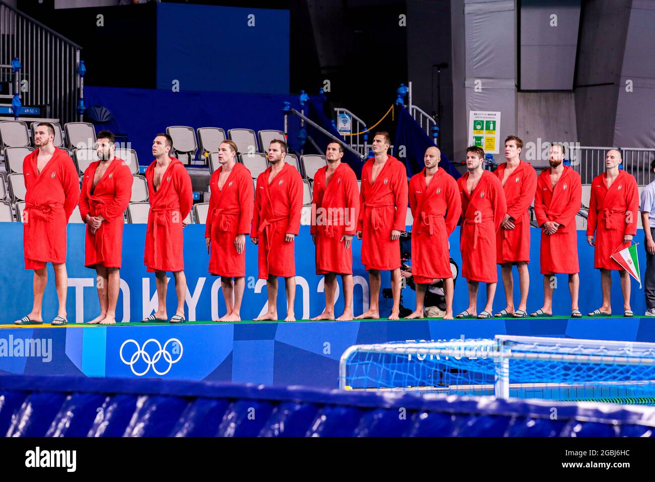 TOKYO, GIAPPONE - 4 AGOSTO: Balazs Harai di Ungheria, Tamas Mezei di Ungheria, Balasz Erdelyi di Ungheria, Szilard Jansik di Ungheria, Matyas Pasztor di Ungheria, Norbert Hosnyanszky di Ungheria, Marton Vamos di Ungheria, Gergo Zalanki di Ungheria, Kriszzian Manhercz di Ungheria, Daniel Viky di Ungheria, Daniel di Ungheria, Daniel Angytor di Ungheria, Denes Varga dell'Ungheria durante il torneo olimpico di Waterpolo di Tokyo 2020 Men Quarterfinal match tra la squadra Ungheria e la squadra Croazia al Tatsumi Waterpolo Center il 4 agosto 2021 a Tokyo, Giappone (Foto di Marcel ter Bals/Orange Pictures) Foto Stock