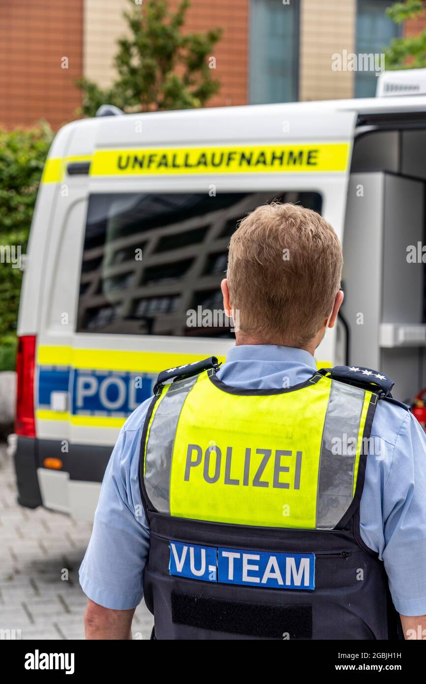 Polizia NRW, indagine sugli incidenti da parte di squadre specializzate VU, squadre di incidenti stradali, della polizia di Colonia, NRW, Germania Foto Stock