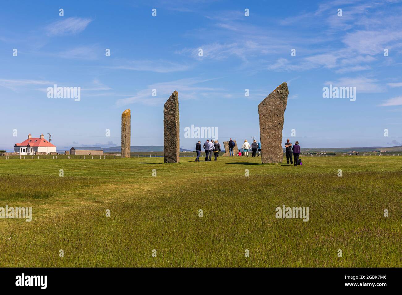 Le pietre permanenti di Stenness è un monumento neolitico a cinque miglia a nord-est di Stromness sulla terraferma di Orkney, Scozia. Foto Stock
