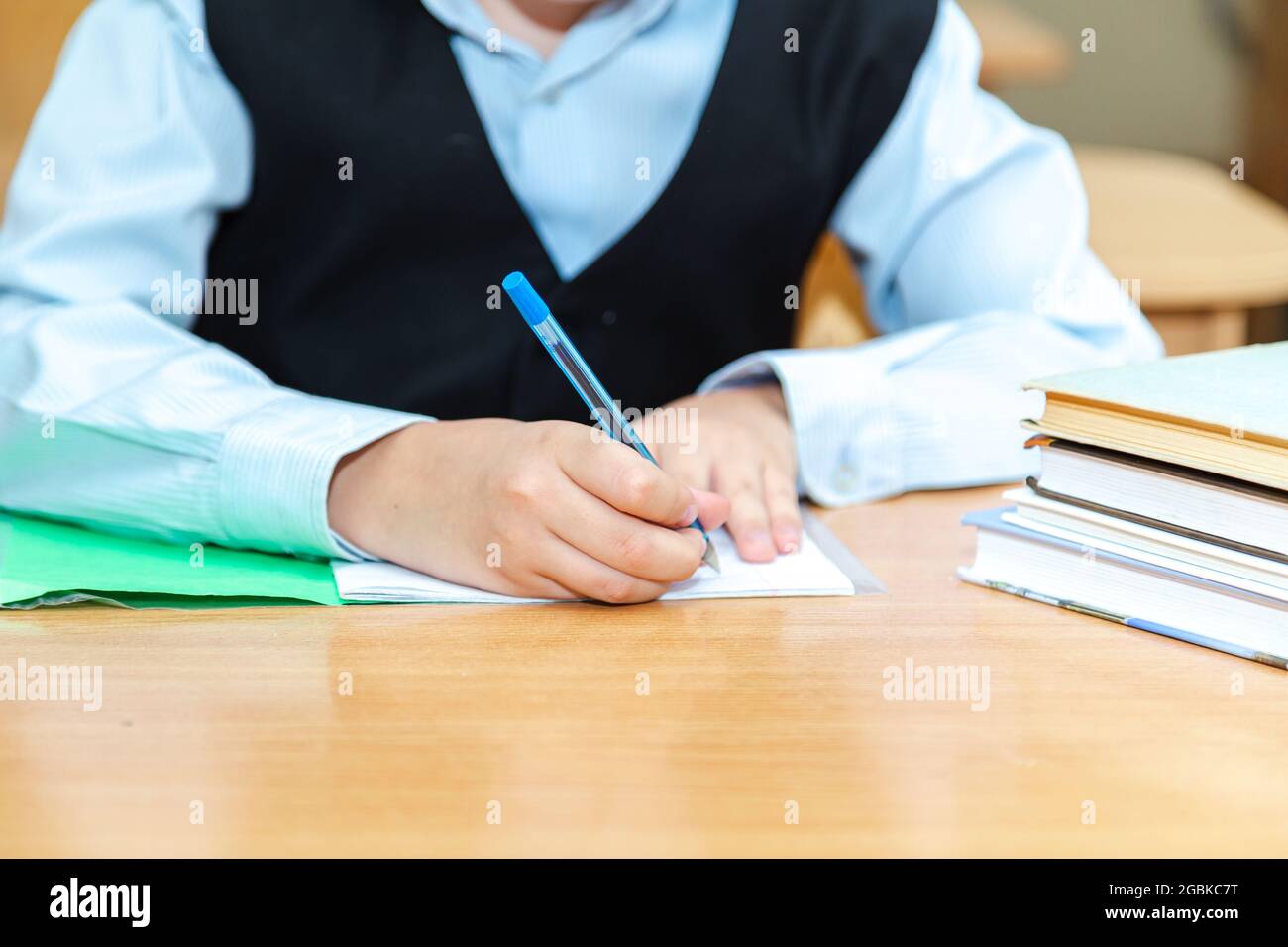 Scolaro in classe. Concetto di istruzione e formazione. Foto Stock