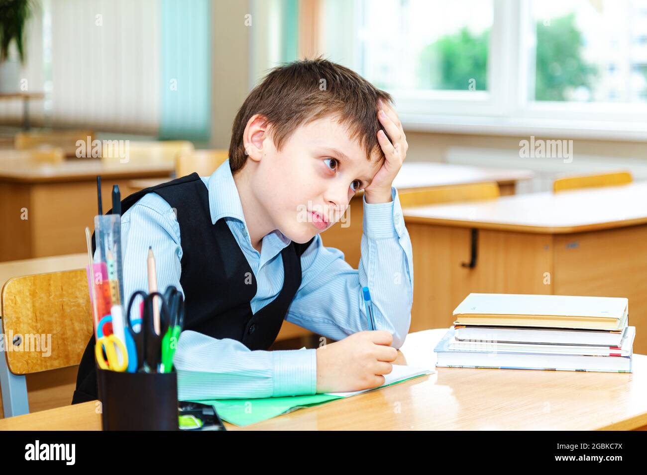 Scolaro in classe. Concetto di istruzione e formazione. Foto Stock