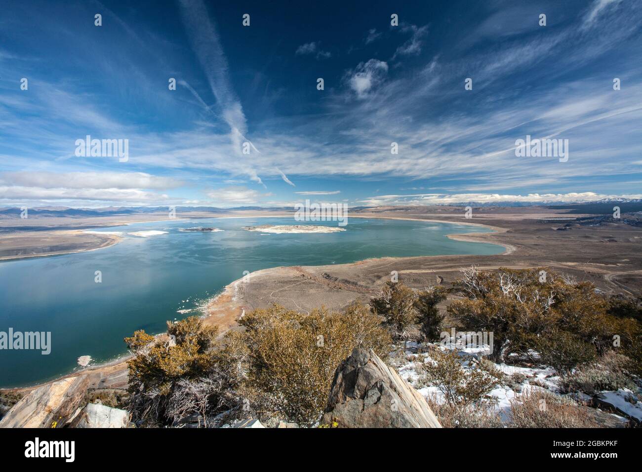 Il Mono Basin della California con il Lago Mono al suo centro, è un paesaggio di fascino estetico unico e di interesse scientifico. Un'area panoramica nazionale. Foto Stock