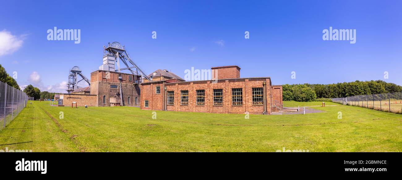 Edifici industriali conservati presso il Woodhorn Colliery, un'industria mineraria all'aperto e un museo dello stile di vita locale nel Northumberland, nel nord-est dell'Inghilterra Foto Stock