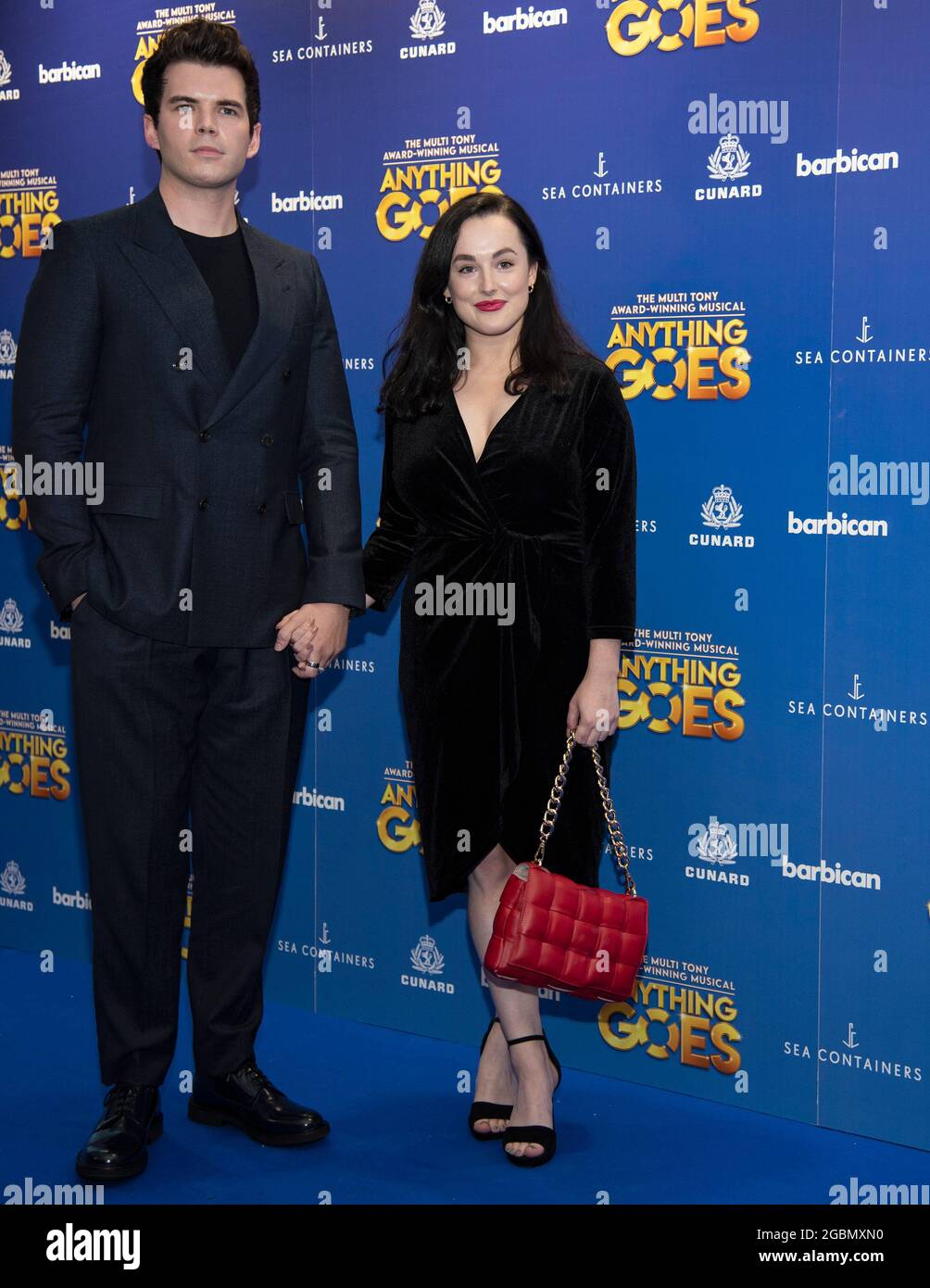 Londra, UK - 4 agosto 2021: Luke Newton e Jade Louise Davies partecipano agli Arrivi Red Carpet 'Anything Goes', Press Night, Barbican Center. Credit: Loredana Sangiuliano / Alamy Live News Foto Stock