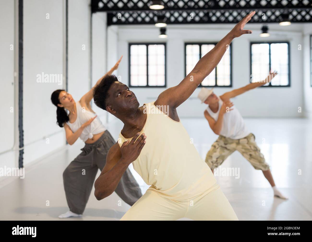 afroamericano uomo danzante danza moderna Foto Stock