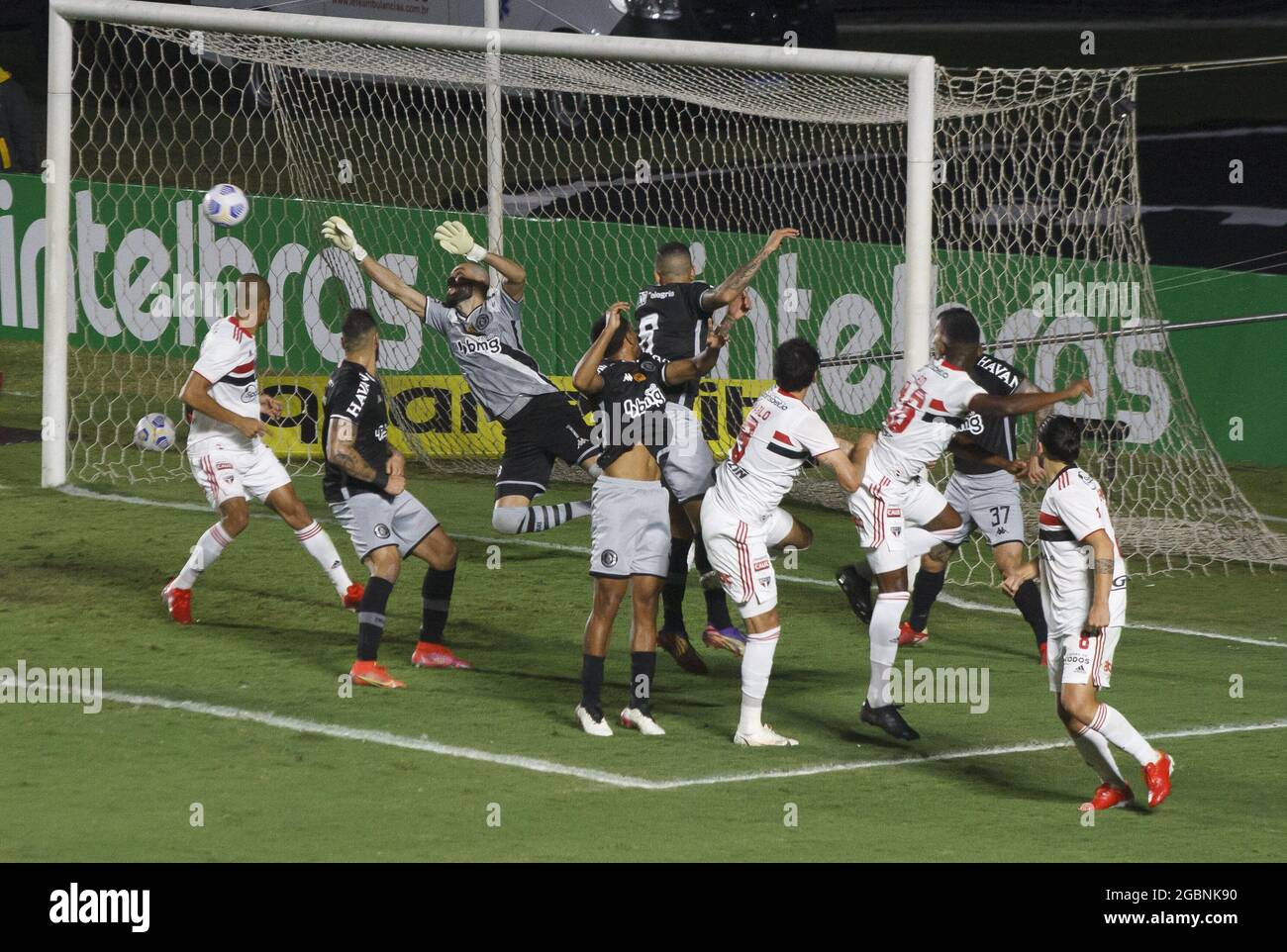 Rio de Janeiro, Rio de Janeiro, Brasile. 4 agosto 2021. (SPO) Coppa del Brasile: Vasco da Gama e San Paolo. 4 agosto 2021, Rio de Janeiro, Brasile: Partita di calcio tra Vasco da Gama e Sao Paulo, valida per il round del 16 della Coppa di calcio del Brasile, che si tiene allo stadio di Sao Januario, a Rio de Janeiro, mercoledì (4). Sao Paulo ha vinto 2-1. (Credit Image: © Erica Martin/TheNEWS2 via ZUMA Press Wire) Foto Stock