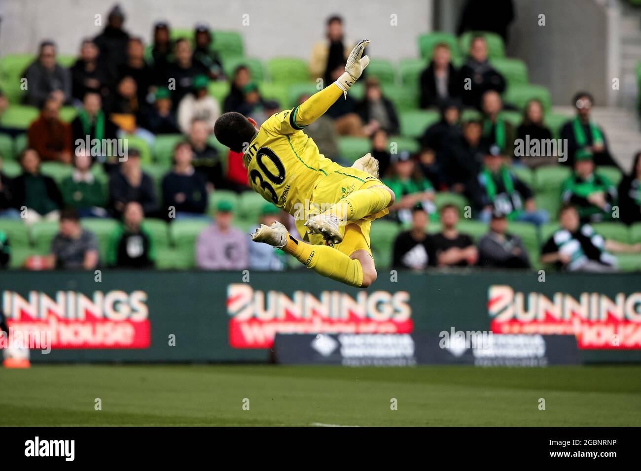 MELBOURNE, AUSTRALIA - 14 MARZO: Ryan Scott della Western United deflette il pallone durante la partita di calcio Hyundai A-League tra la squadra di calcio Western United FC e la squadra di football Brisbane Roar FC il 14 marzo 2021 presso l'AAMI Park di Melbourne, Australia. Credit: Dave Hewison/Speed Media/Alamy Live News Foto Stock