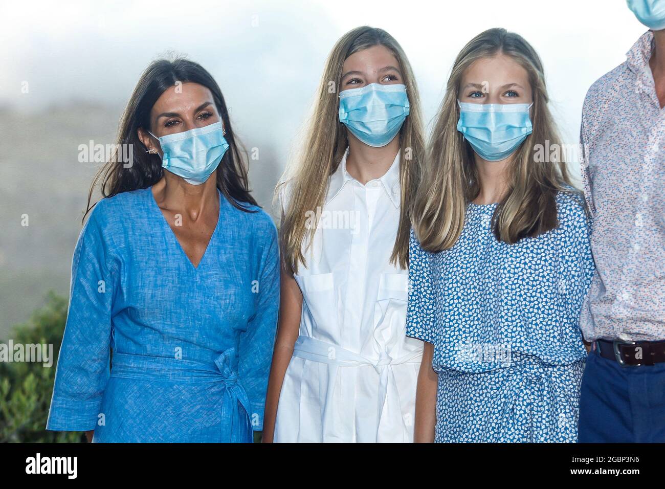 La regina Letizia e le sue figlie la principessa ereditaria Leonor e l'Infanta Sofia di Spagna visitano il Centro di Interpretazione del paesaggio naturale della Sierra di Tramontana e il Santuario di Lluc durante le loro vacanze estive a Maiorca, isole Baleari, Spagna, 4 agosto 2021. Foto di Archie Andrews/ABACAPRESS.COM Foto Stock