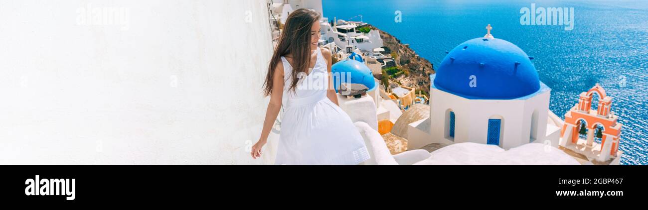 Viaggio Grecia vacanza panoramica luna di miele crociera di lusso Europa mediterraneo destinazione turistica donna dell'isola di Santorini. Elegante donna felice Foto Stock