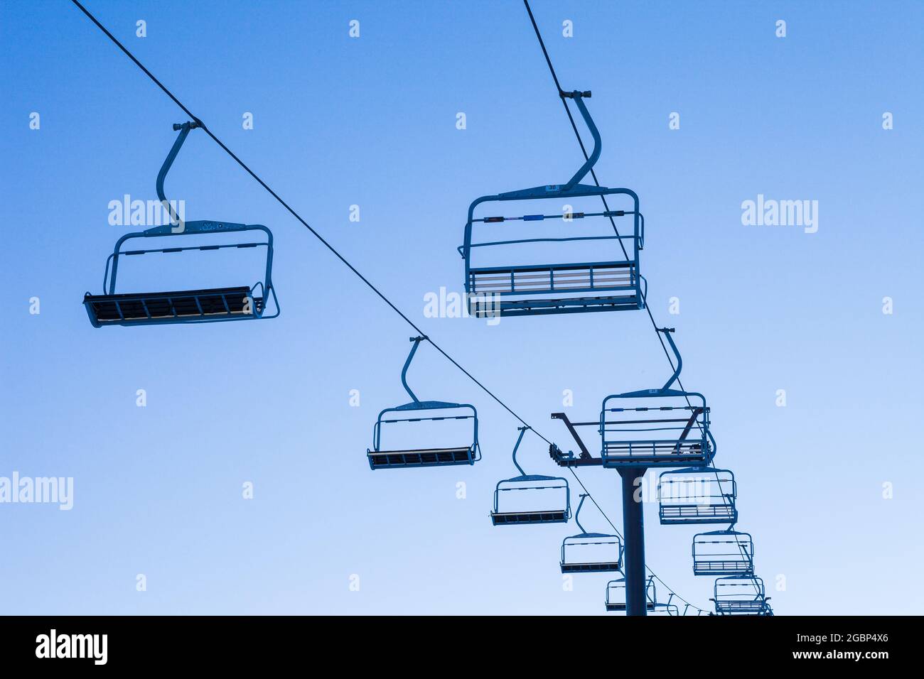 Seggiovia vuota presso lo skifield Remarkables, Queenstown, Nuova Zelanda Foto Stock