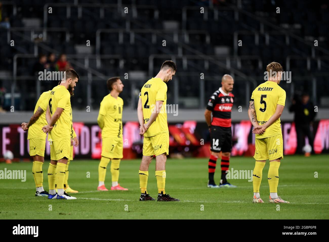 SYDNEY, AUSTRALIA - 15 MARZO: Un momento di silenzio è stato osservato in occasione del due anni di vittime della moschea di Christchurch che ha sparato prima della partita di calcio Hyundai A-League tra il Western Sydney Wanderers FC e Wellington Phoenix il 15 marzo 2021 al Bankwest Stadium di Sydney, Australia. Credit: Steven Markham/Speed Media/Alamy Live News Foto Stock