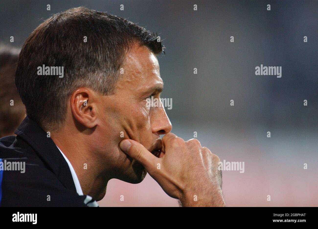 Ruhrstadion Bochum Germania 1.8.2002, Calcio: Finale della Bundesliga League Cup, FC Schalke 04 (S04, blu) vs Hertha BSC Berlino (BSC, rosso) 1:4 - team manager FRANK NEUBARTH (S04) Foto Stock