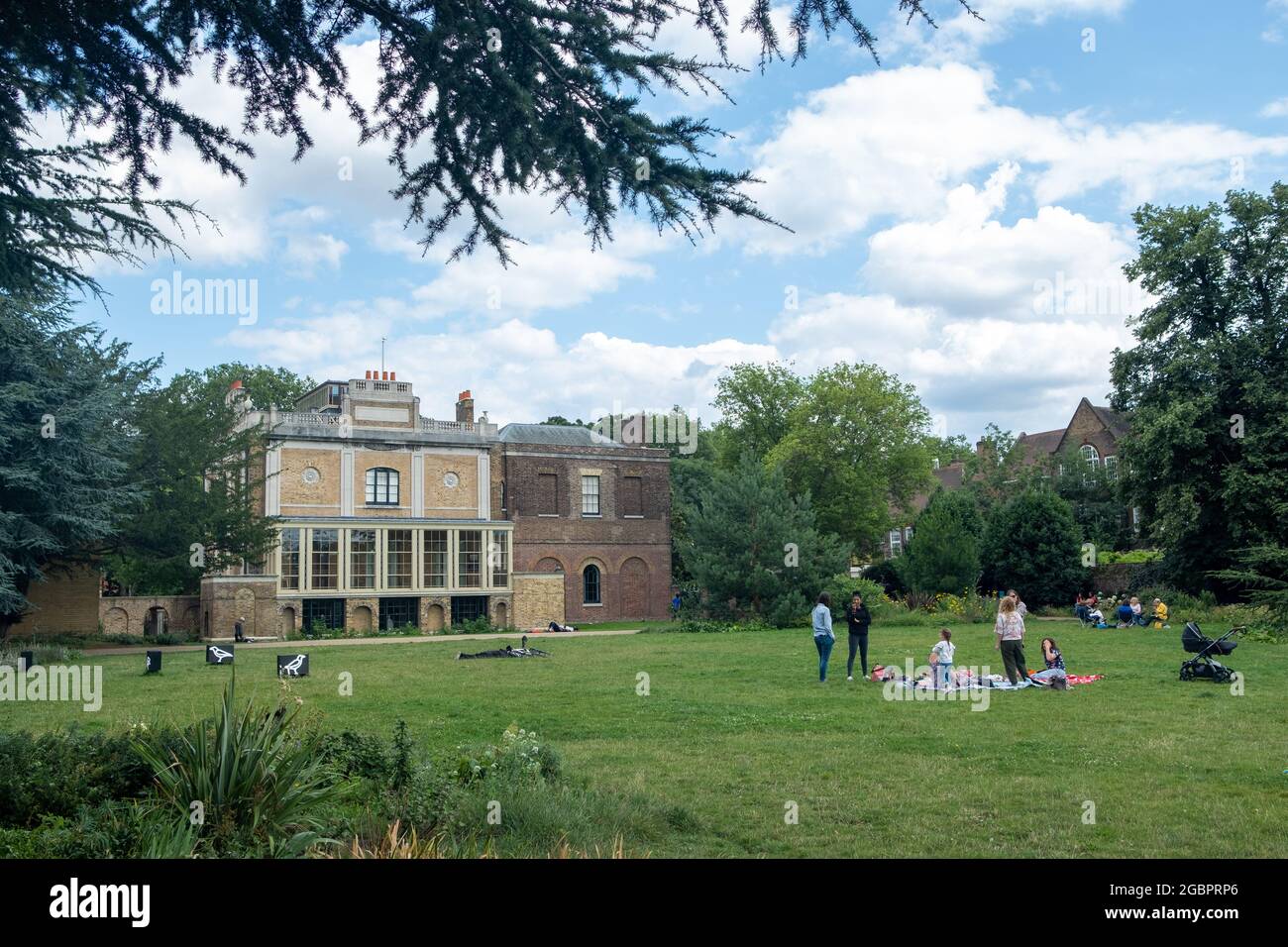 LONDRA - LUGLIO 2019: Pisthanger Manor, una casa storica a Ealing, Londra ovest - recentemente riaperto come attrazione locale con galleria e giardini Foto Stock